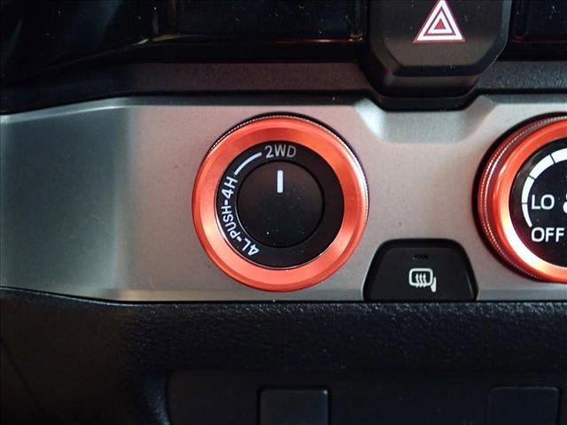 Used 2016 Toyota Tacoma SR5 w/ SR5 Appearance Package (SN) image 18