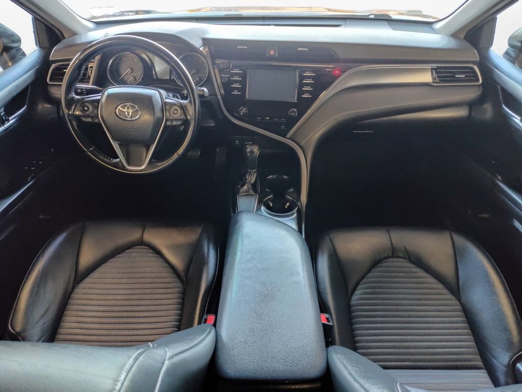 Used 2019 Toyota Camry SE image 3