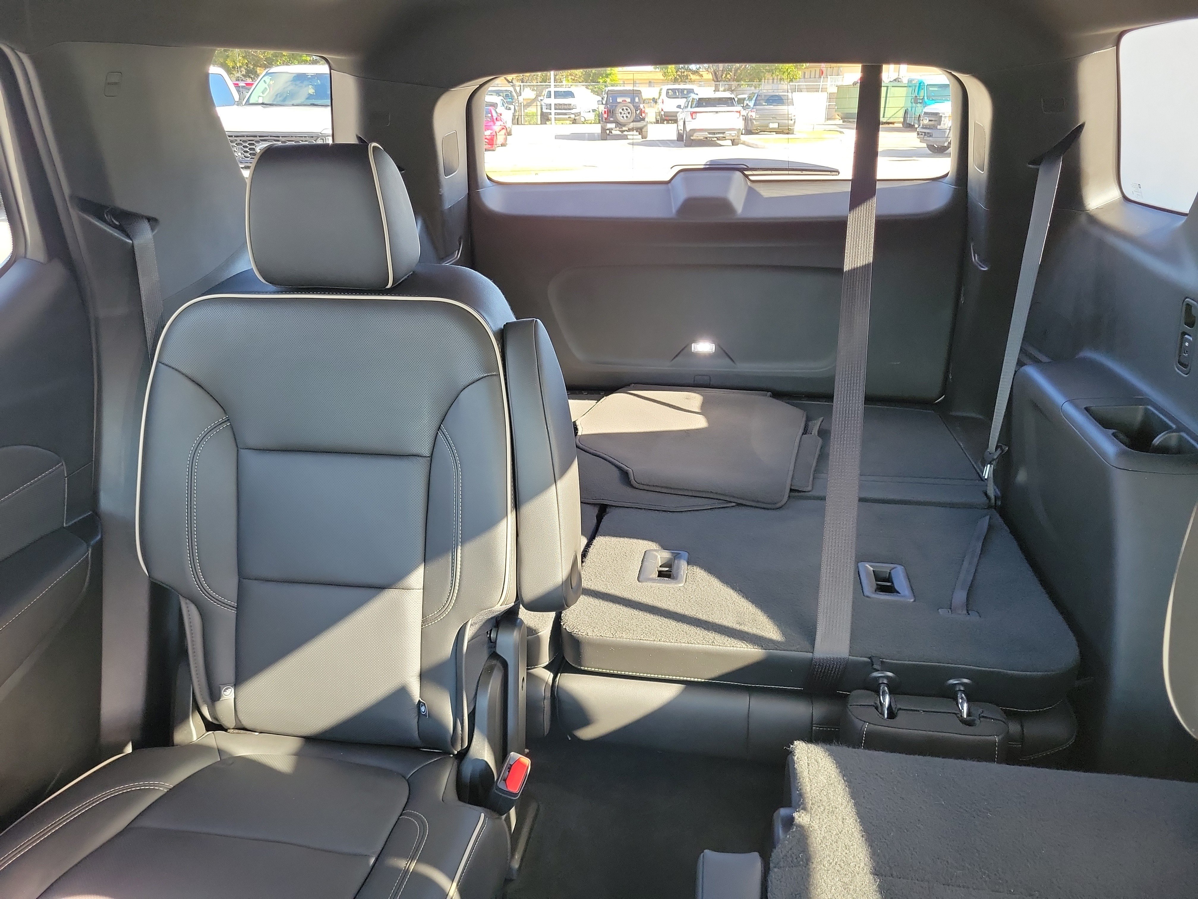 Used 2023 Chevrolet Traverse Premier FWD image 14