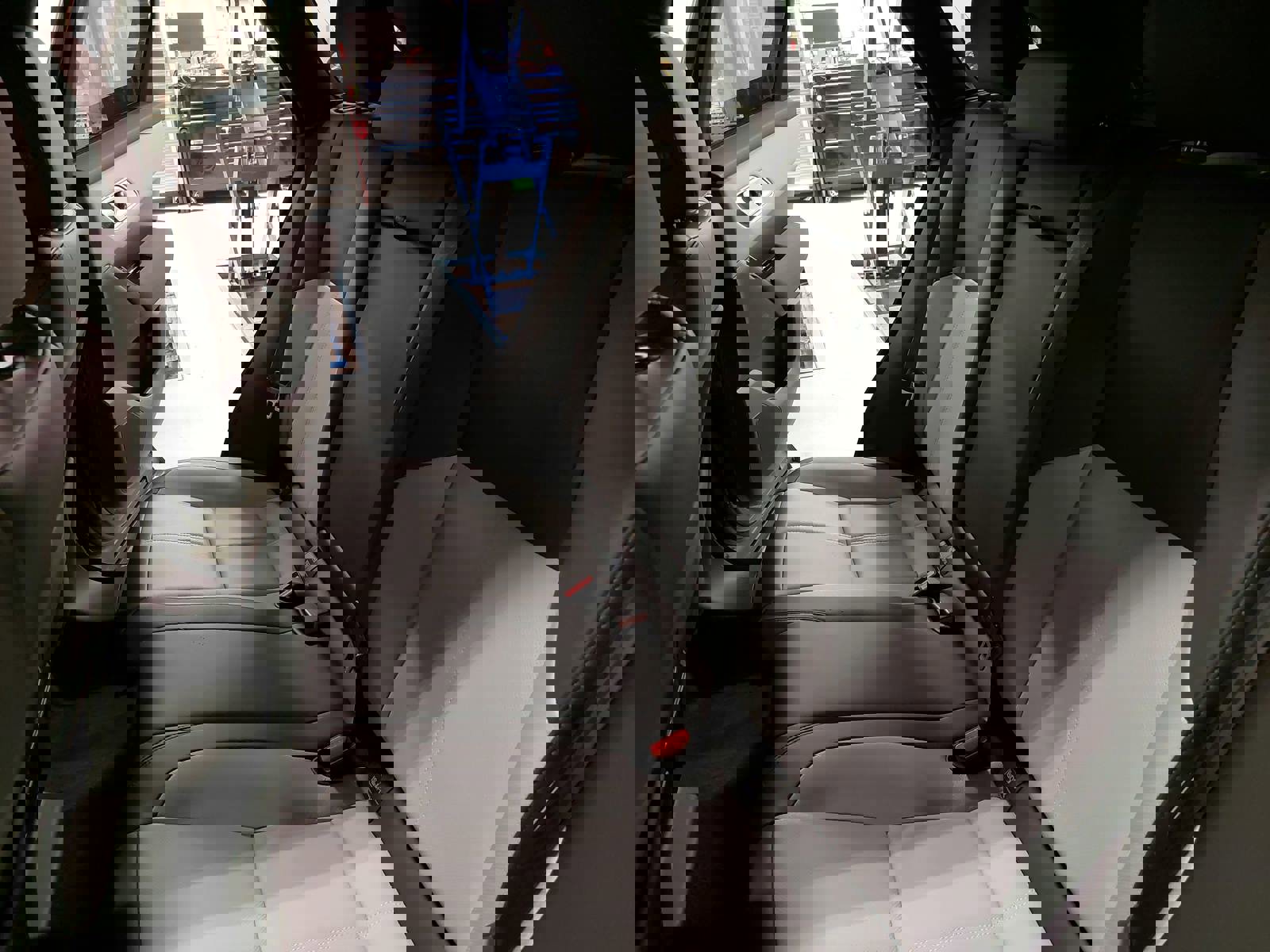 Used 2024 Land Rover Range Rover Velar Dynamic SE image 16