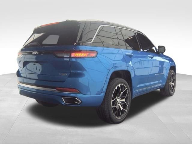 Used 2023 Jeep Grand Cherokee Summit AWD/4WD image 3