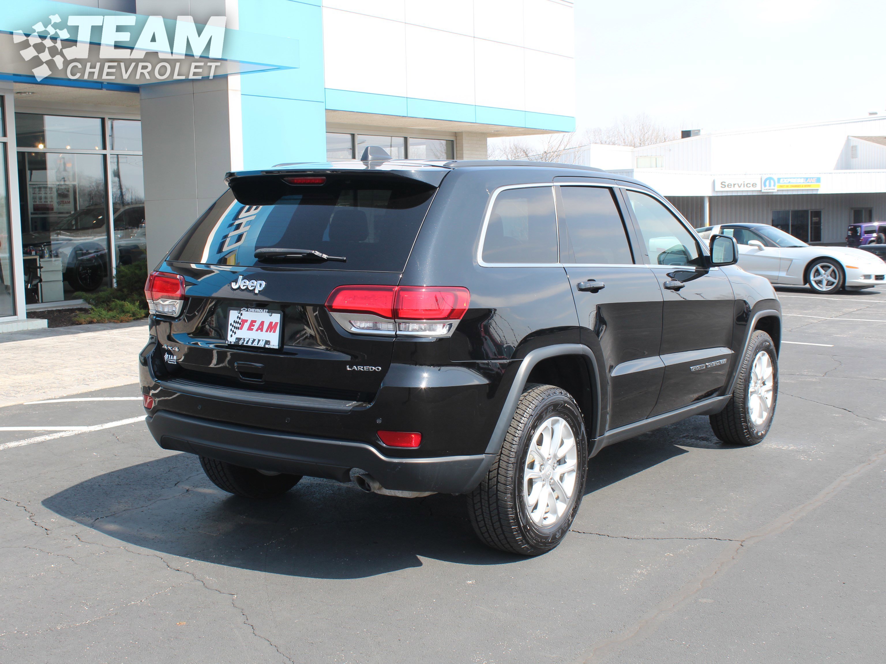 Used 2022 Jeep Grand Cherokee Laredo X AWD/4WD image 4