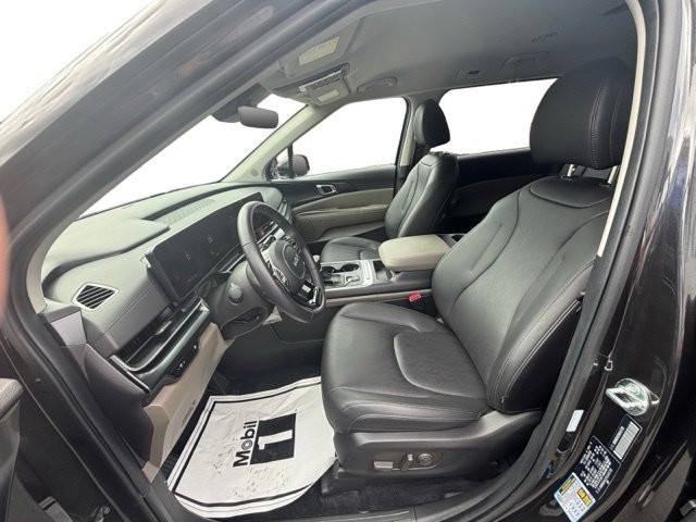 Certified 2025 Kia Carnival FWD image 10