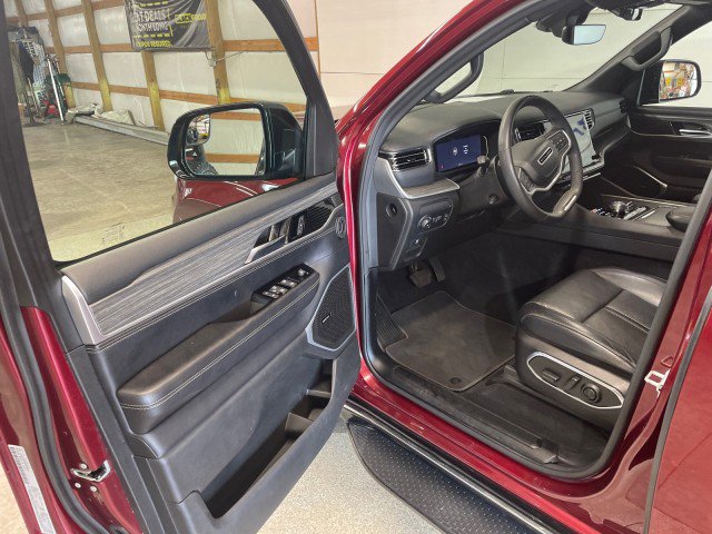 Used 2023 Jeep Wagoneer Series III w/ Preferred Equipment Group image 10