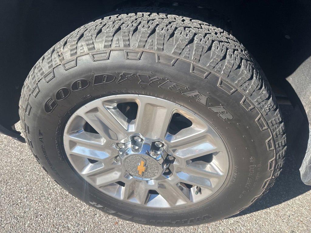 Used 2024 Chevrolet Silverado 2500 High Country w/ High Country Premium Package image 11