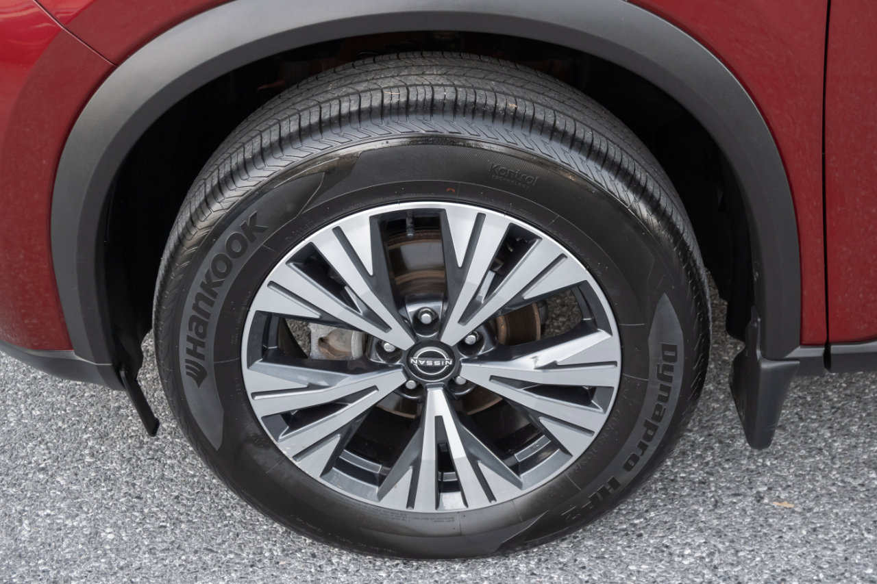 Used 2023 Nissan Rogue SV image 32