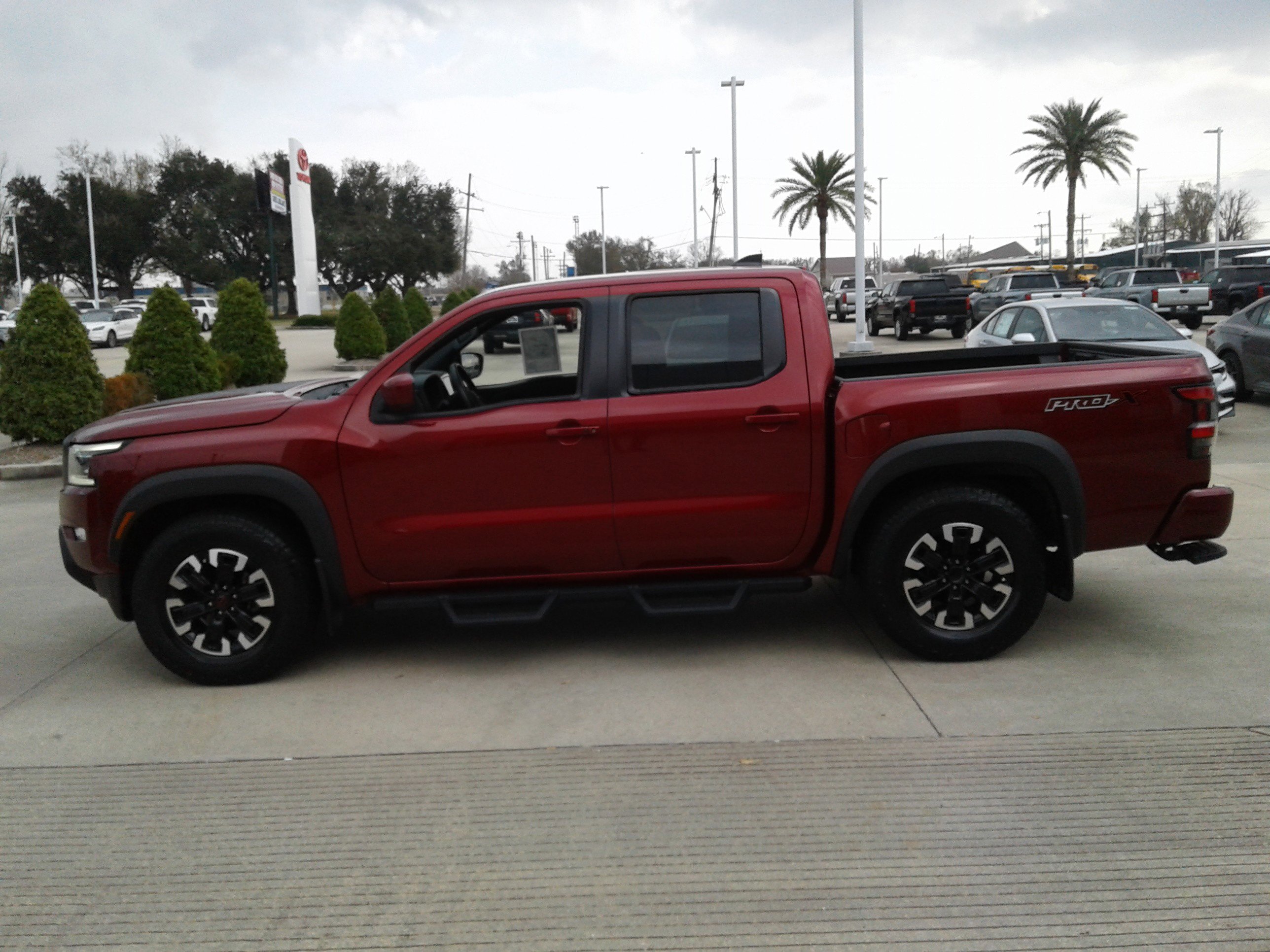 Used 2023 Nissan Frontier Pro-X w/ Technology Package image 4