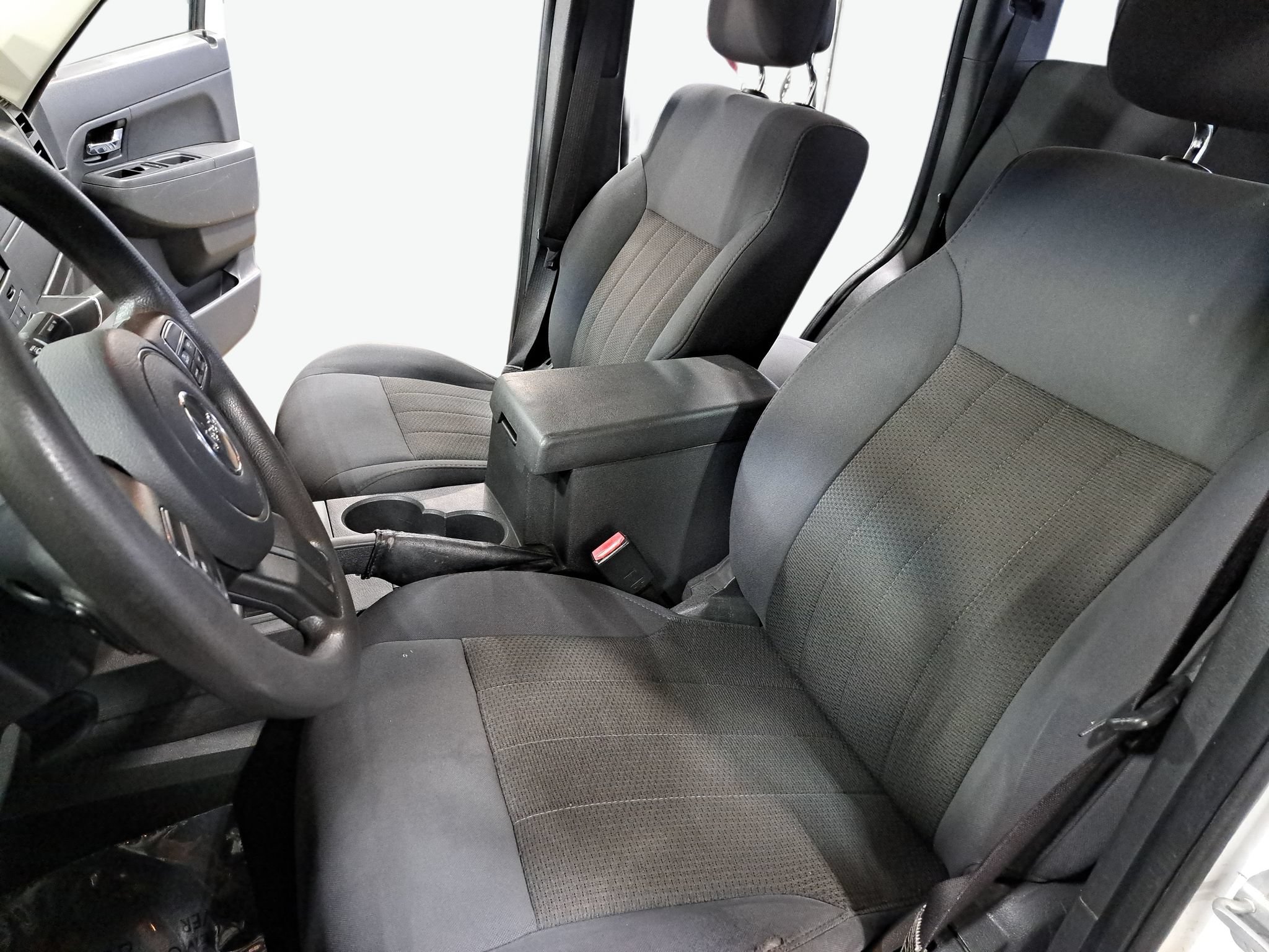 Used 2011 Jeep Liberty Sport AWD/4WD image 14