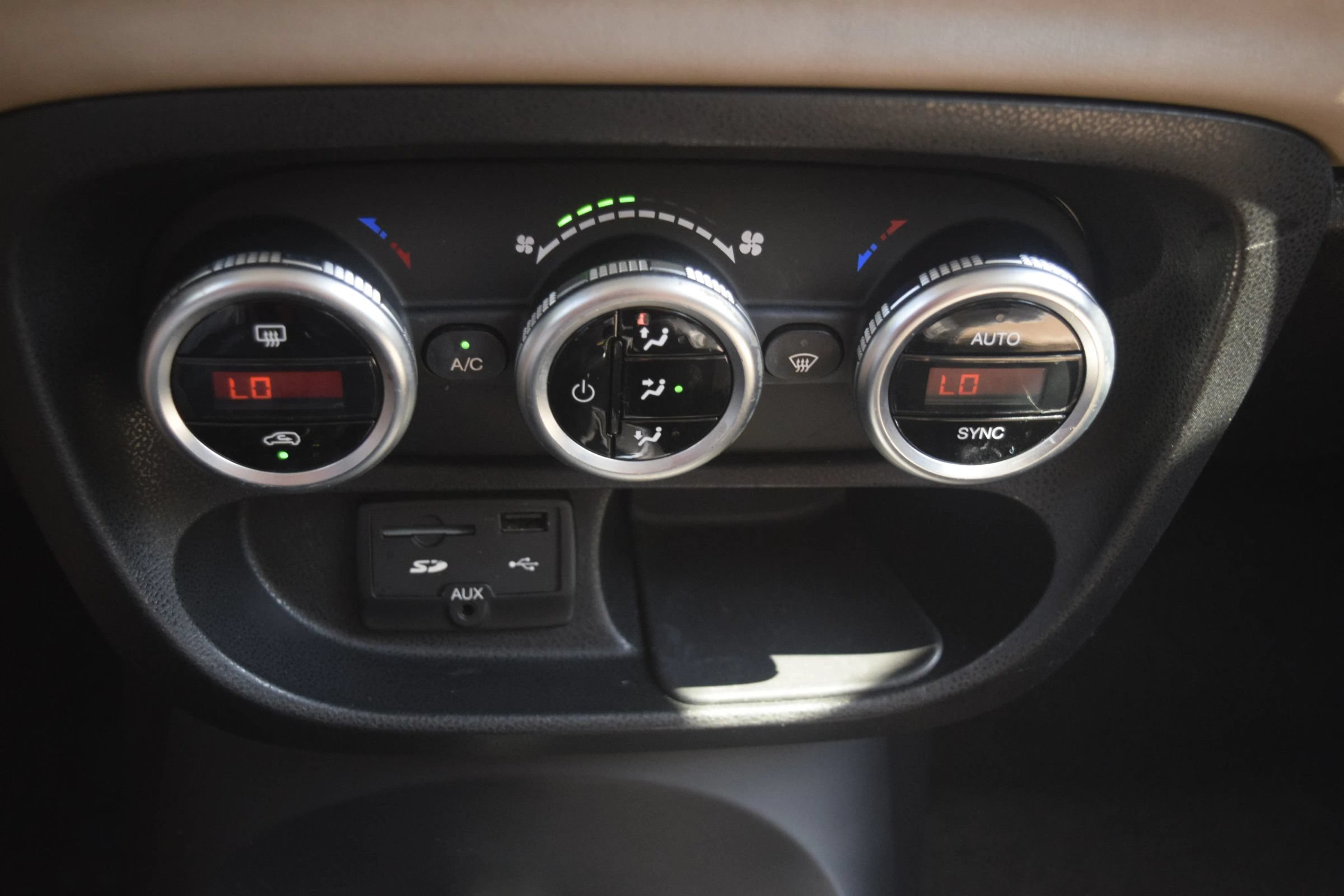 Used 2014 FIAT 500L Lounge FWD image 13