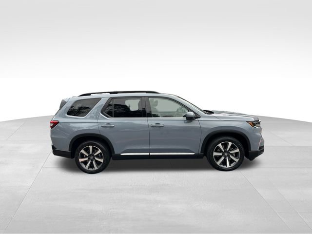Used 2025 Honda Pilot Touring image 4
