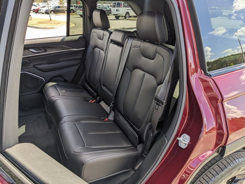 New 2026 Jeep Grand Cherokee Limited w/ Limited Altitude Package AWD/4WD image 39