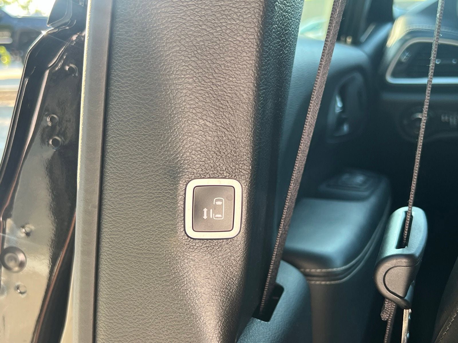 Used 2022 Chrysler Pacifica Touring-L w/ S Appearance Package FWD image 23
