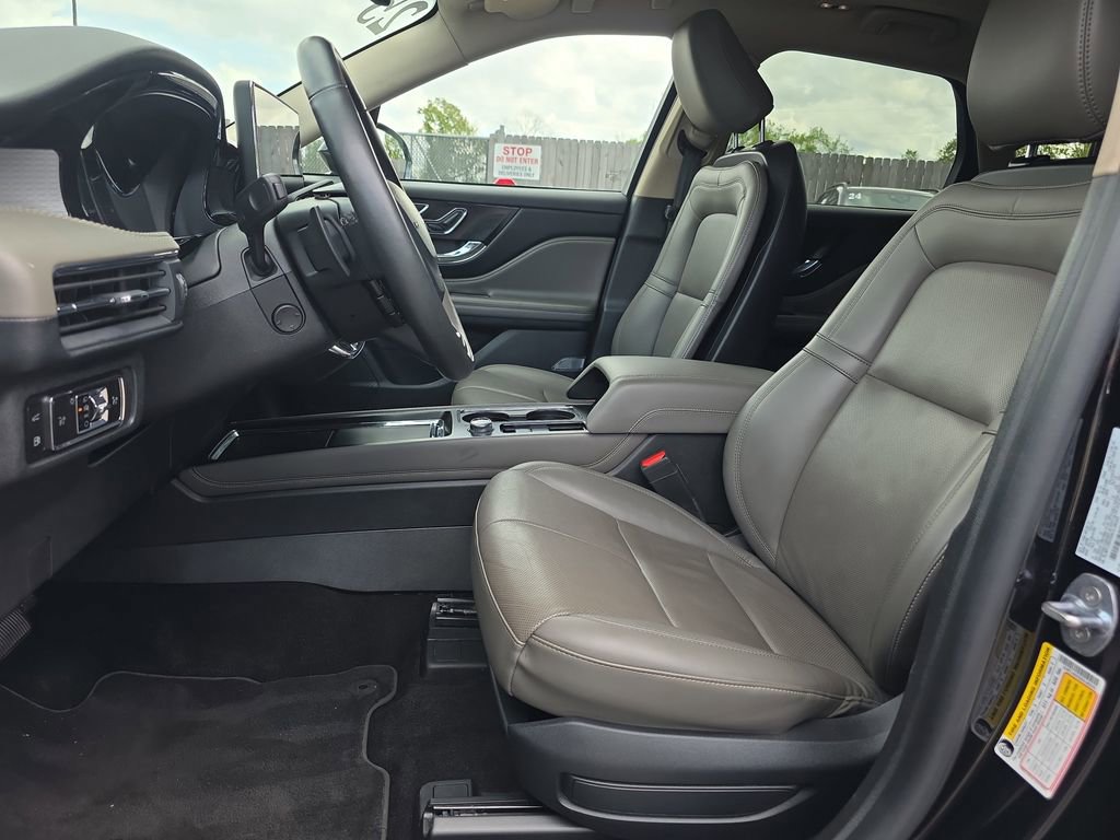 Used 2025 Lincoln Corsair Grand Touring w/ Equipment Group 301A image 10