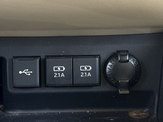 Used 2021 Toyota Highlander Limited FWD image 23