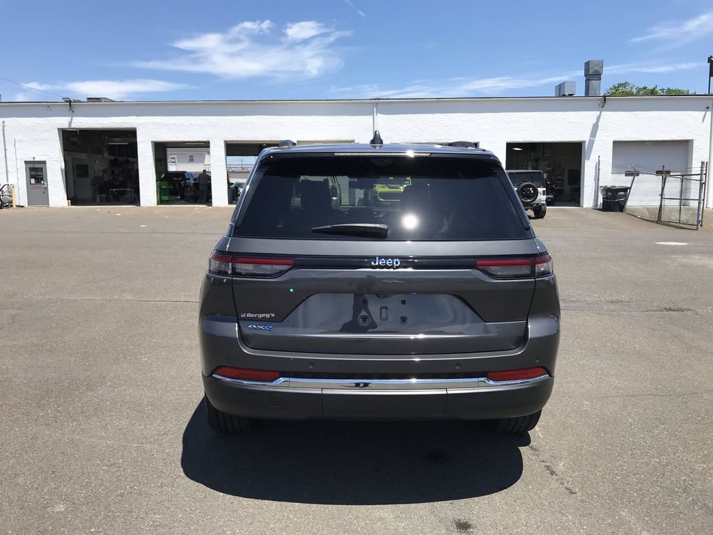 Used 2022 Jeep Grand Cherokee Limited 4xe w/ Luxury Tech Group II AWD/4WD image 4