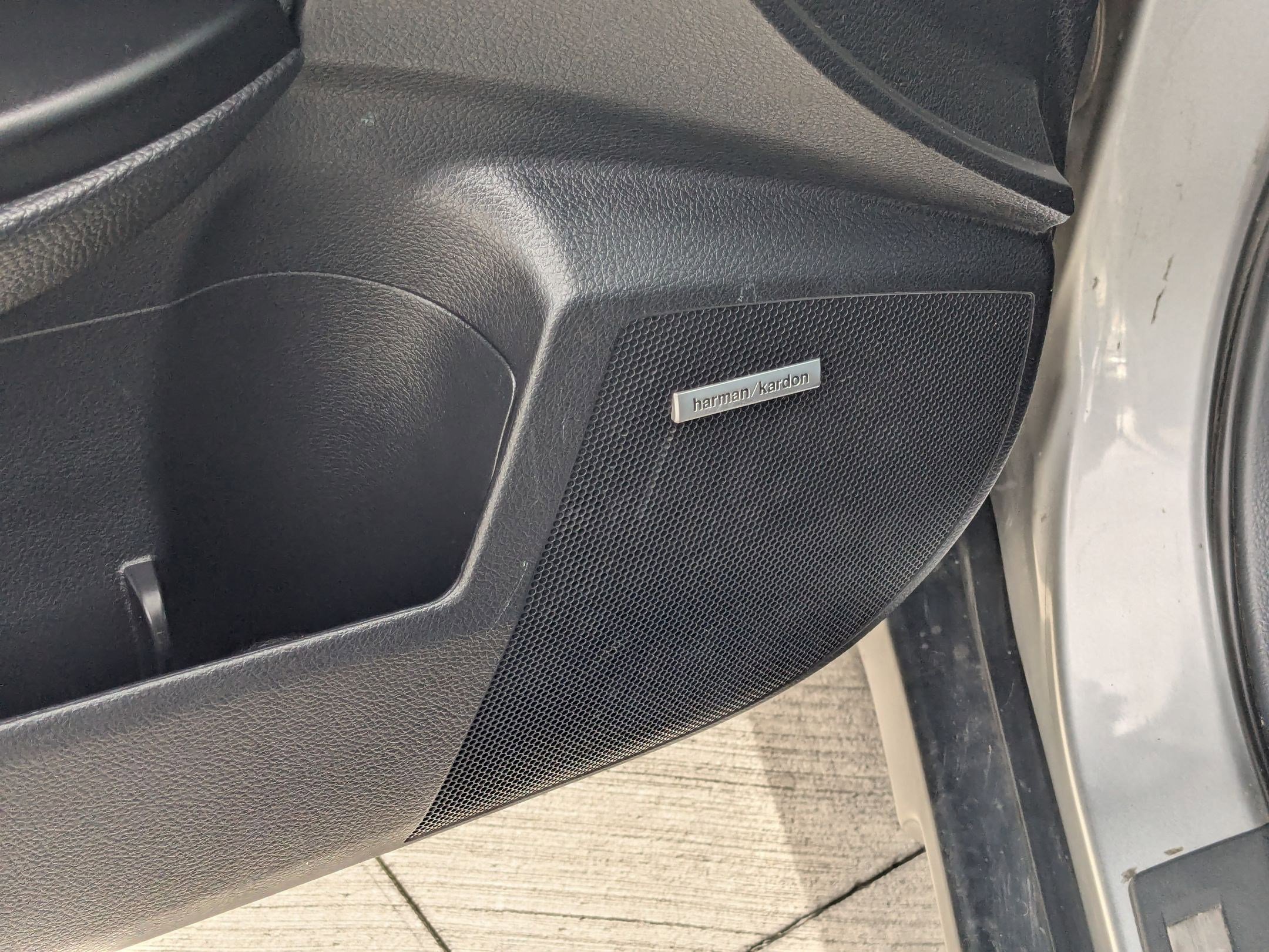 Used 2011 Subaru Outback 2.5i Limited w/ PWR Moonroof Pkg image 15