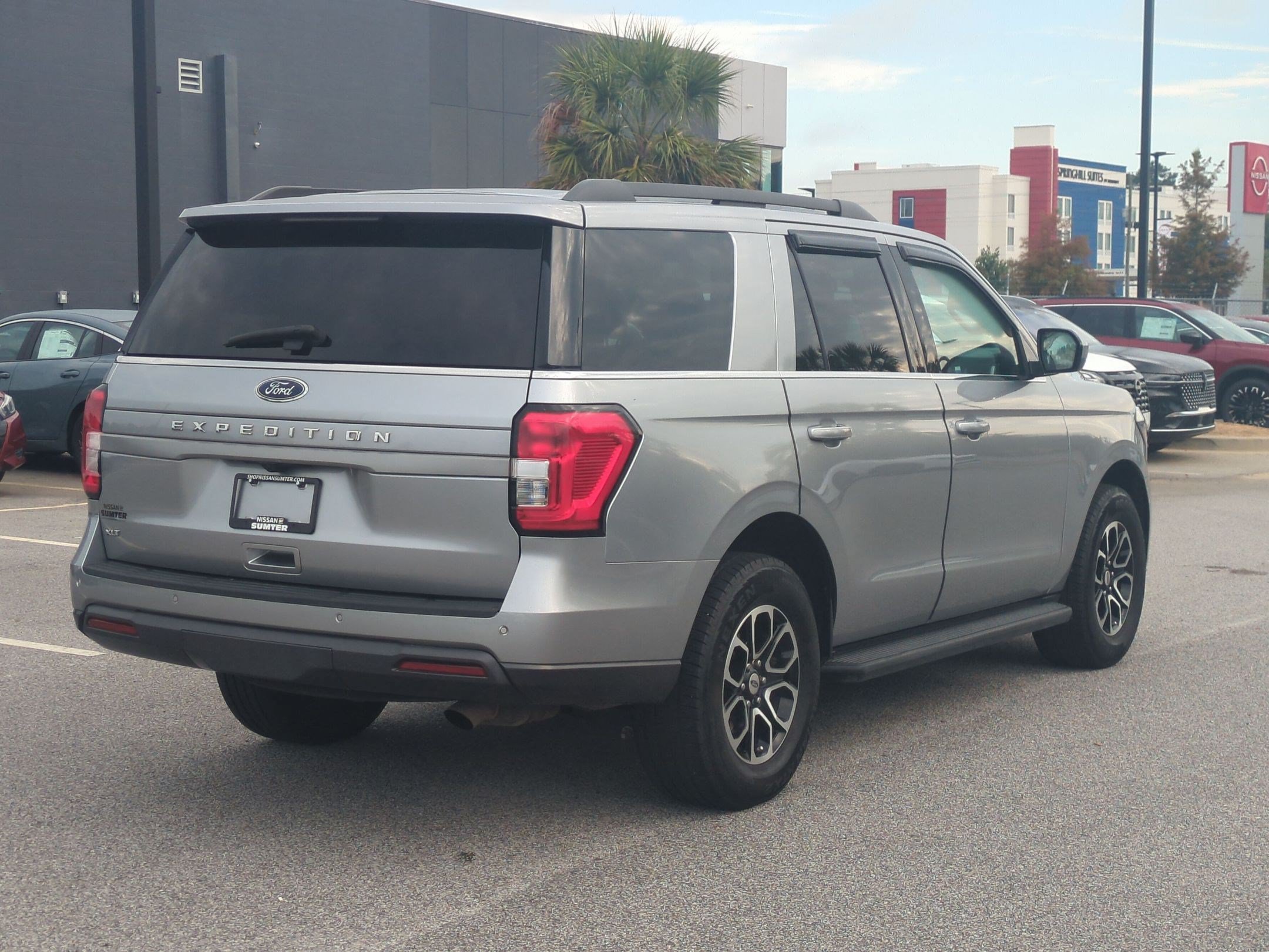 Used 2023 Ford Expedition XLT RWD image 4
