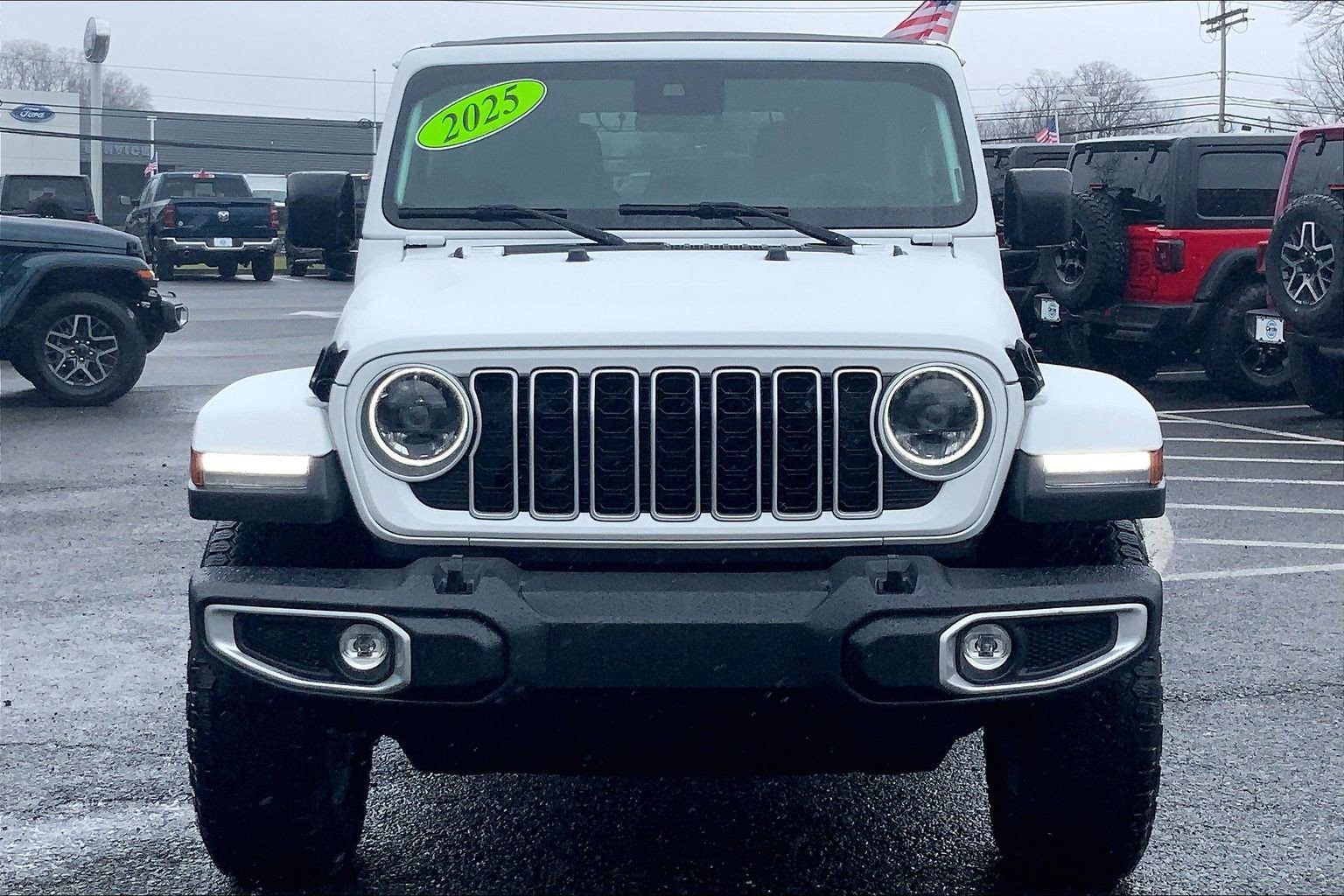 Certified 2025 Jeep Wrangler Sahara image 3