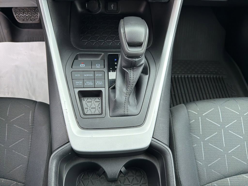 Used 2021 Toyota RAV4 XLE AWD/4WD image 19