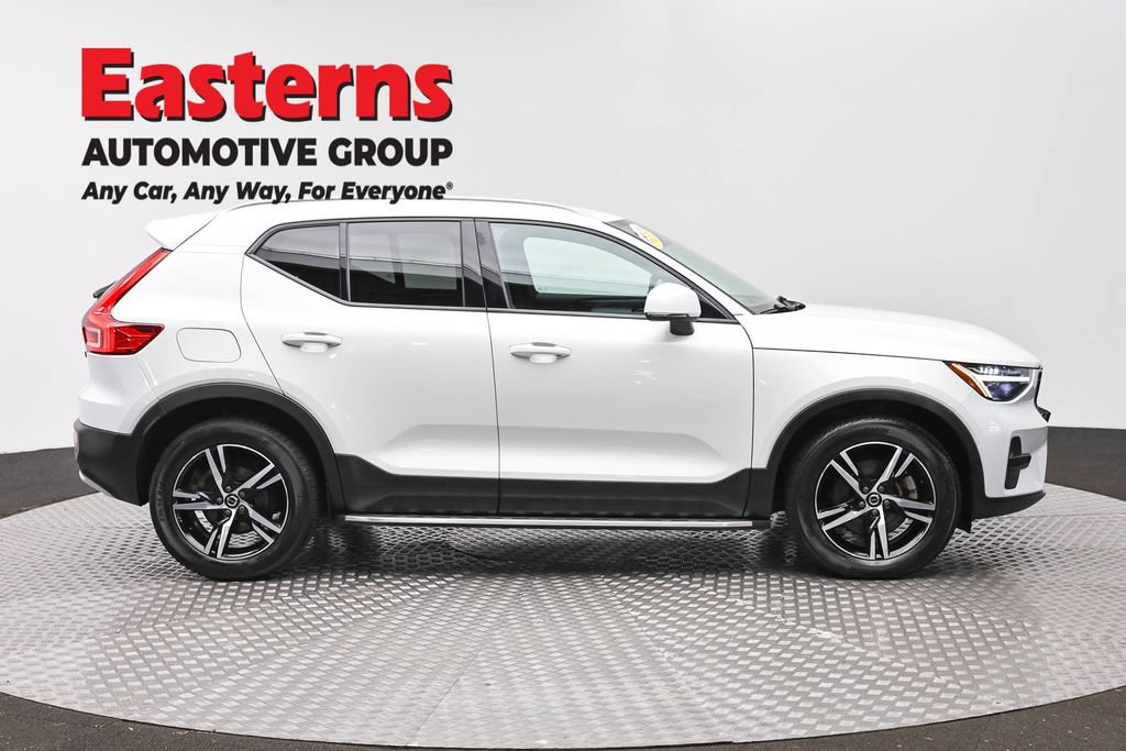 Used 2023 Volvo XC40 B5 Core AWD/4WD image 4