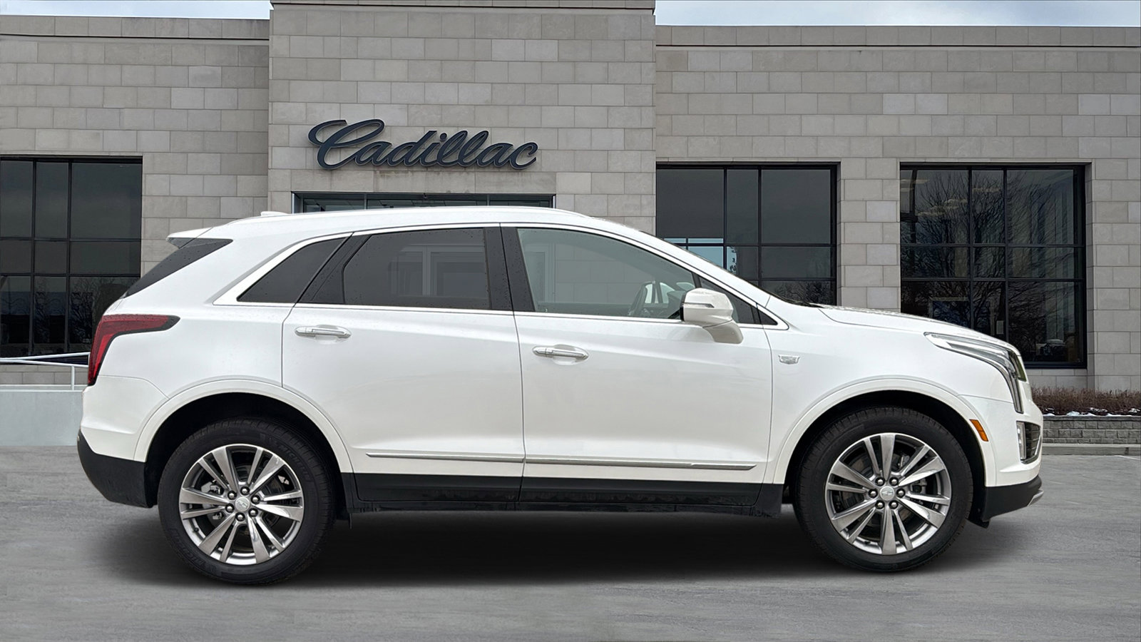 Used 2025 Cadillac XT5 Premium Luxury image 2