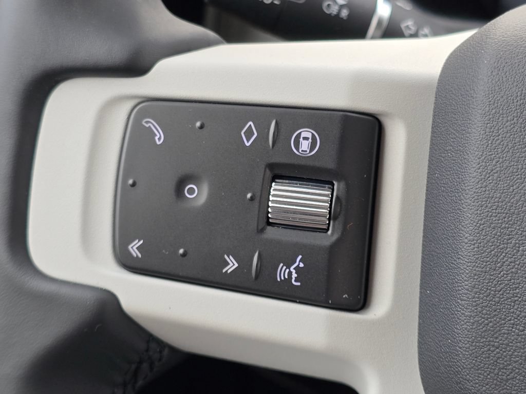 New 2026 Land Rover Defender 130 X-Dynamic SE AWD/4WD image 16