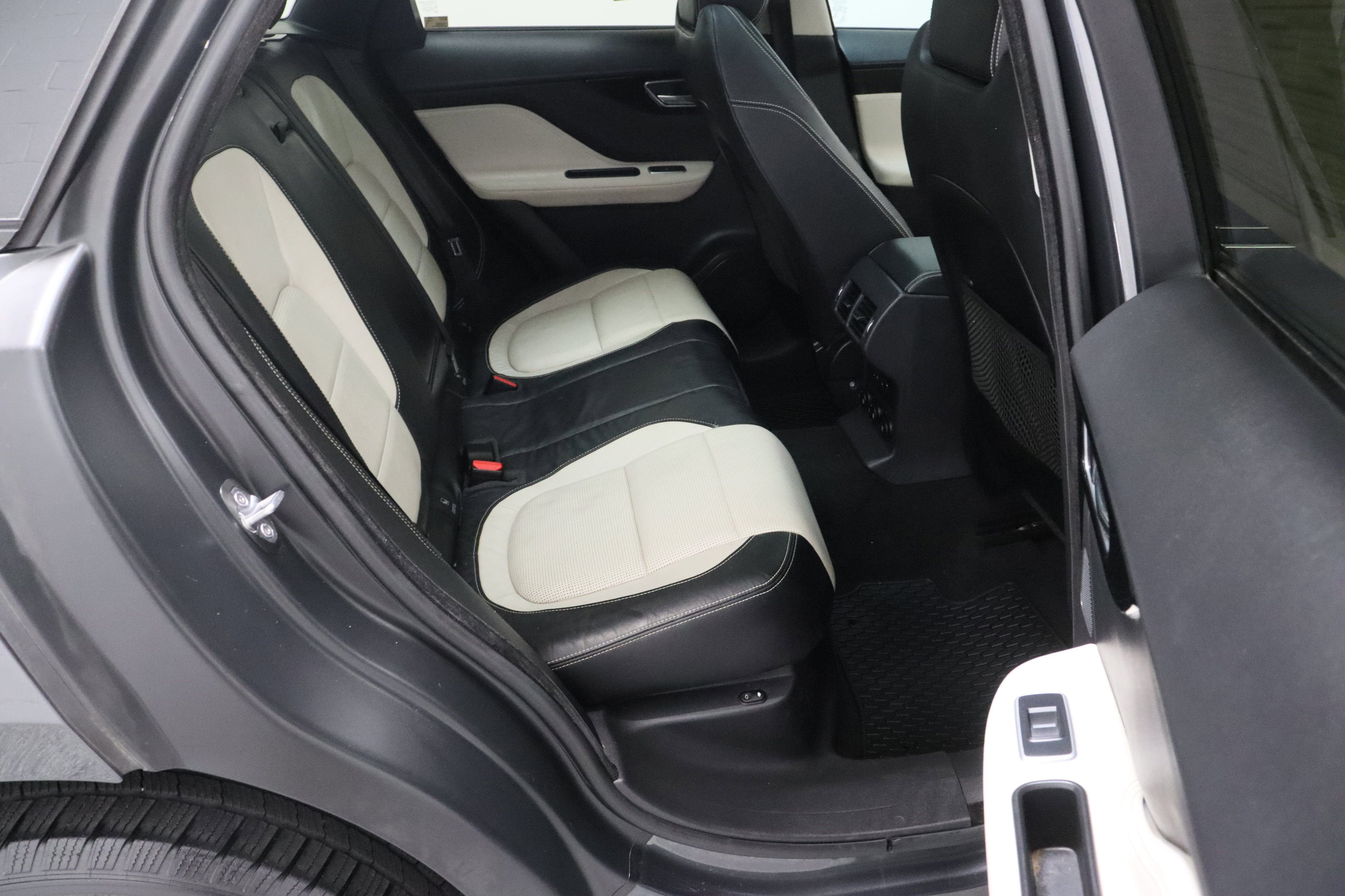 Used 2018 Jaguar F-PACE R-Sport AWD/4WD image 36