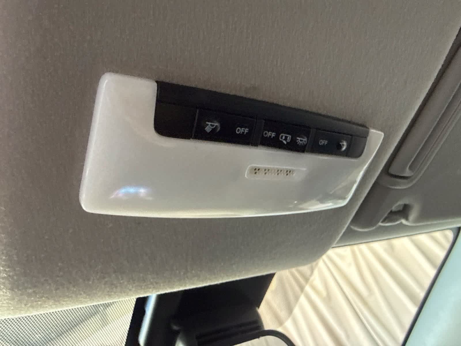 Used 2025 Nissan Versa SV FWD image 27