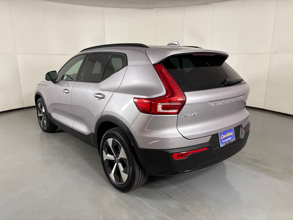 Used 2026 Volvo XC40 B5 Plus AWD/4WD image 6