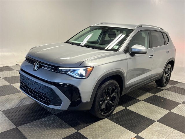 New 2026 Volkswagen Taos SE image 3