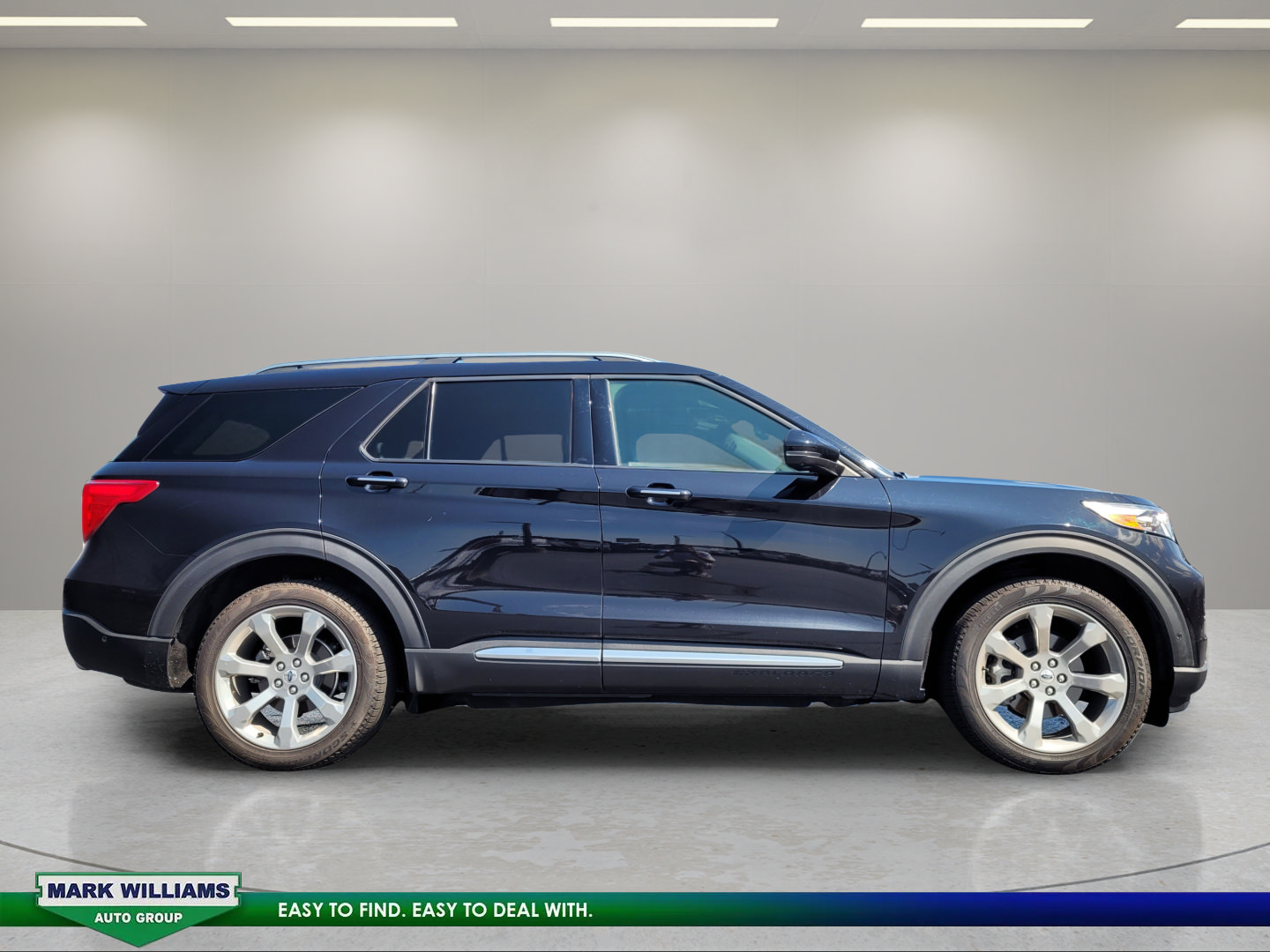 Used 2020 Ford Explorer Platinum w/ Premium Technology Package AWD/4WD image 2