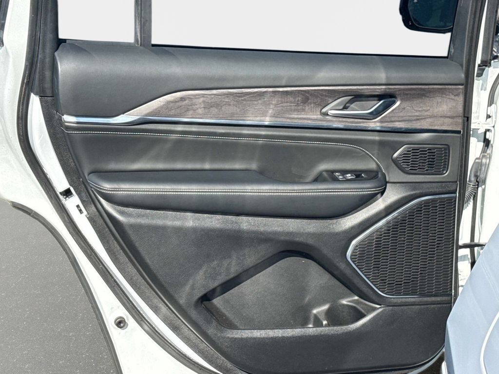 Used 2023 Jeep Grand Cherokee L Overland image 11