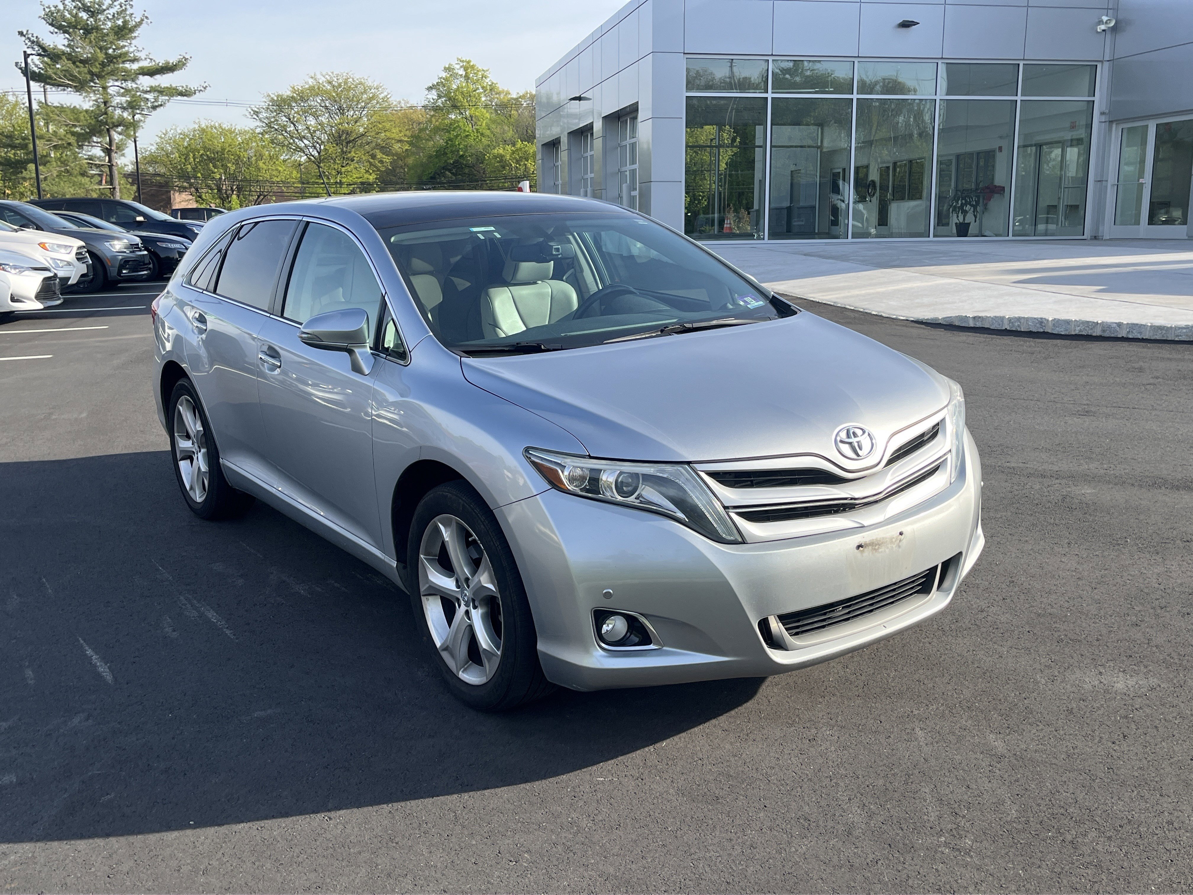 Used 2015 Toyota Venza Limited AWD/4WD image 2