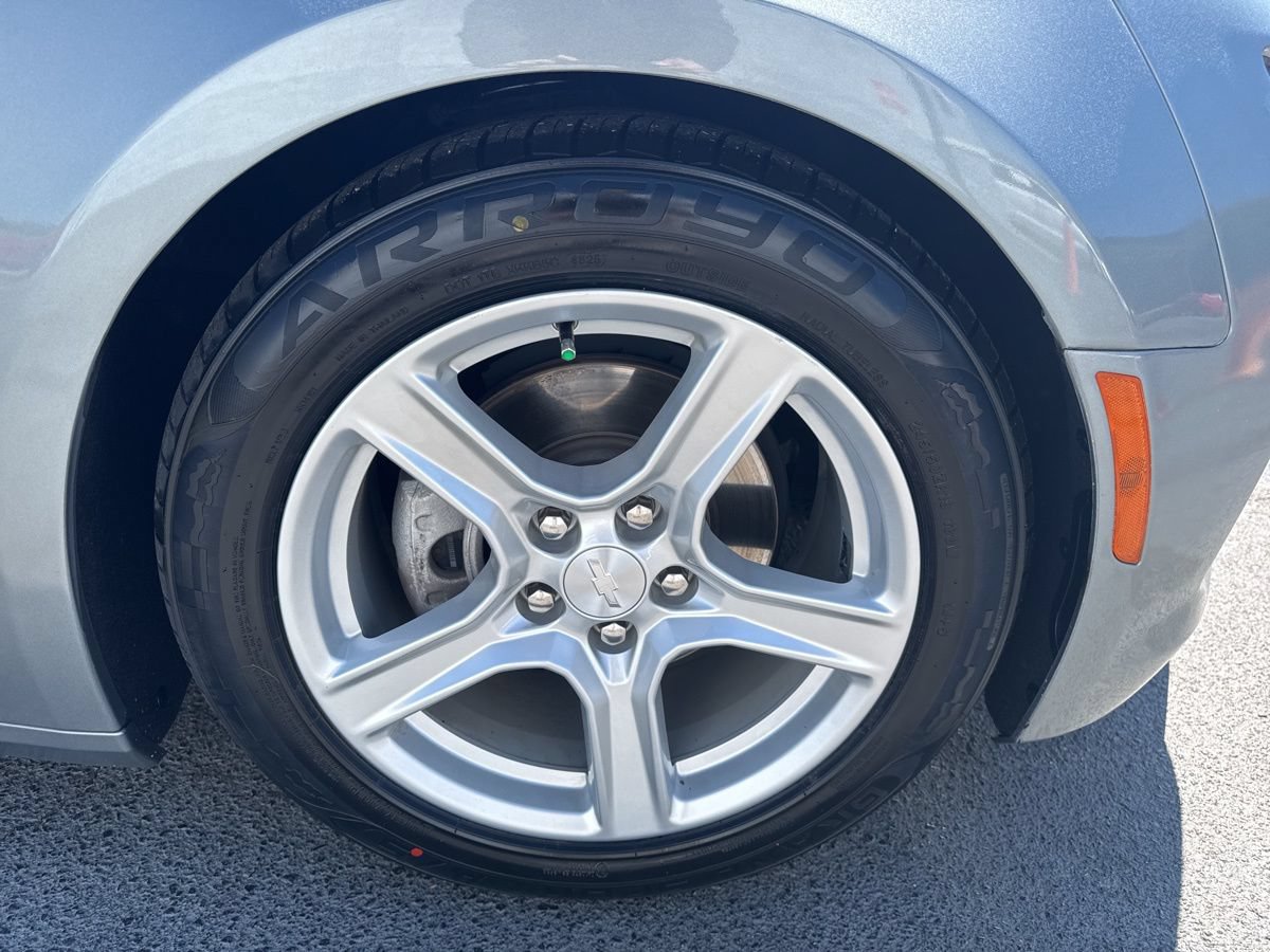 Used 2023 Chevrolet Camaro LT RWD image 10