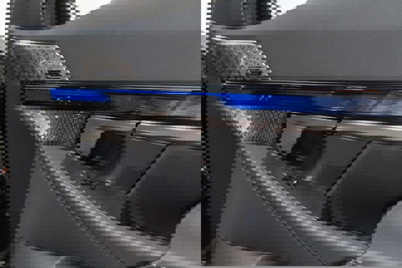 Used 2025 BMW M5 w/ Carbon Package image 65