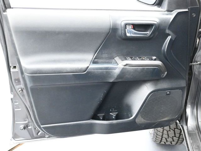 Used 2016 Toyota Tacoma TRD Sport RWD image 13
