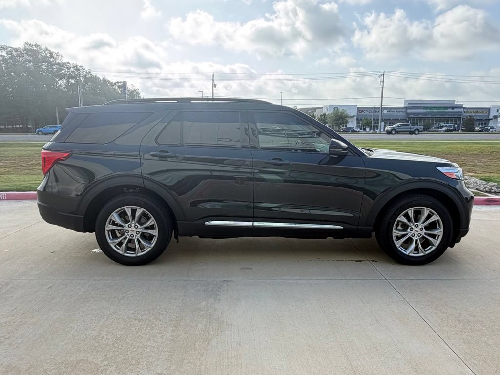 Used 2024 Ford Explorer XLT w/ Equipment Group 202A AWD/4WD image 7