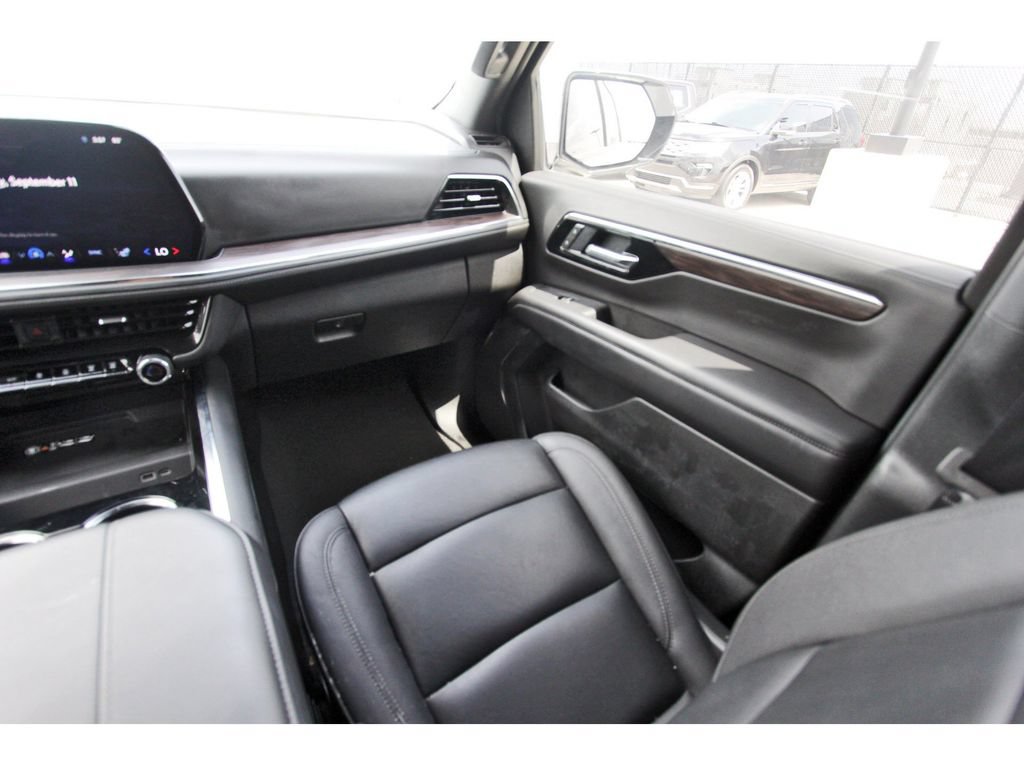 Used 2025 Chevrolet Suburban Z71 AWD/4WD image 10