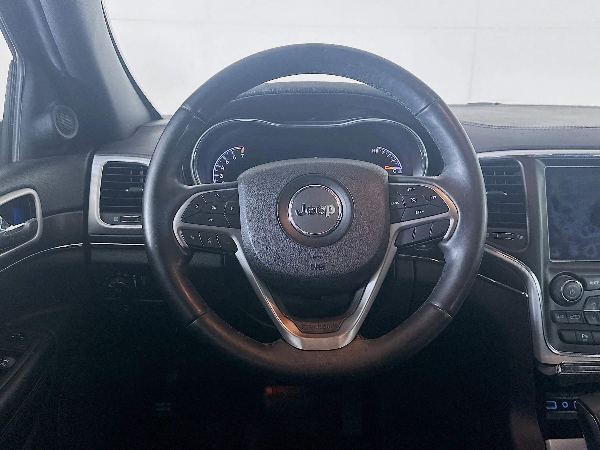 Used 2018 Jeep Grand Cherokee Limited image 18