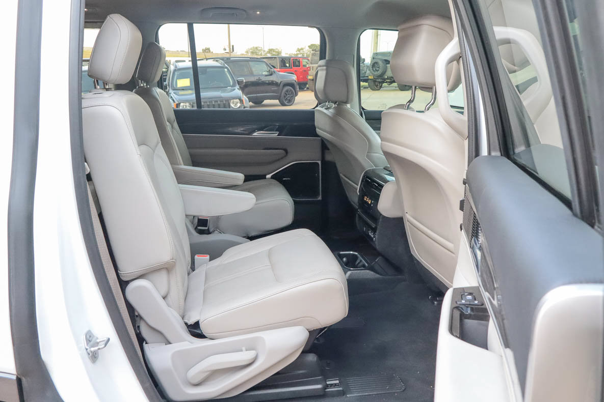 Used 2022 Jeep Wagoneer Series III w/ Flexible Seating Group AWD/4WD image 28
