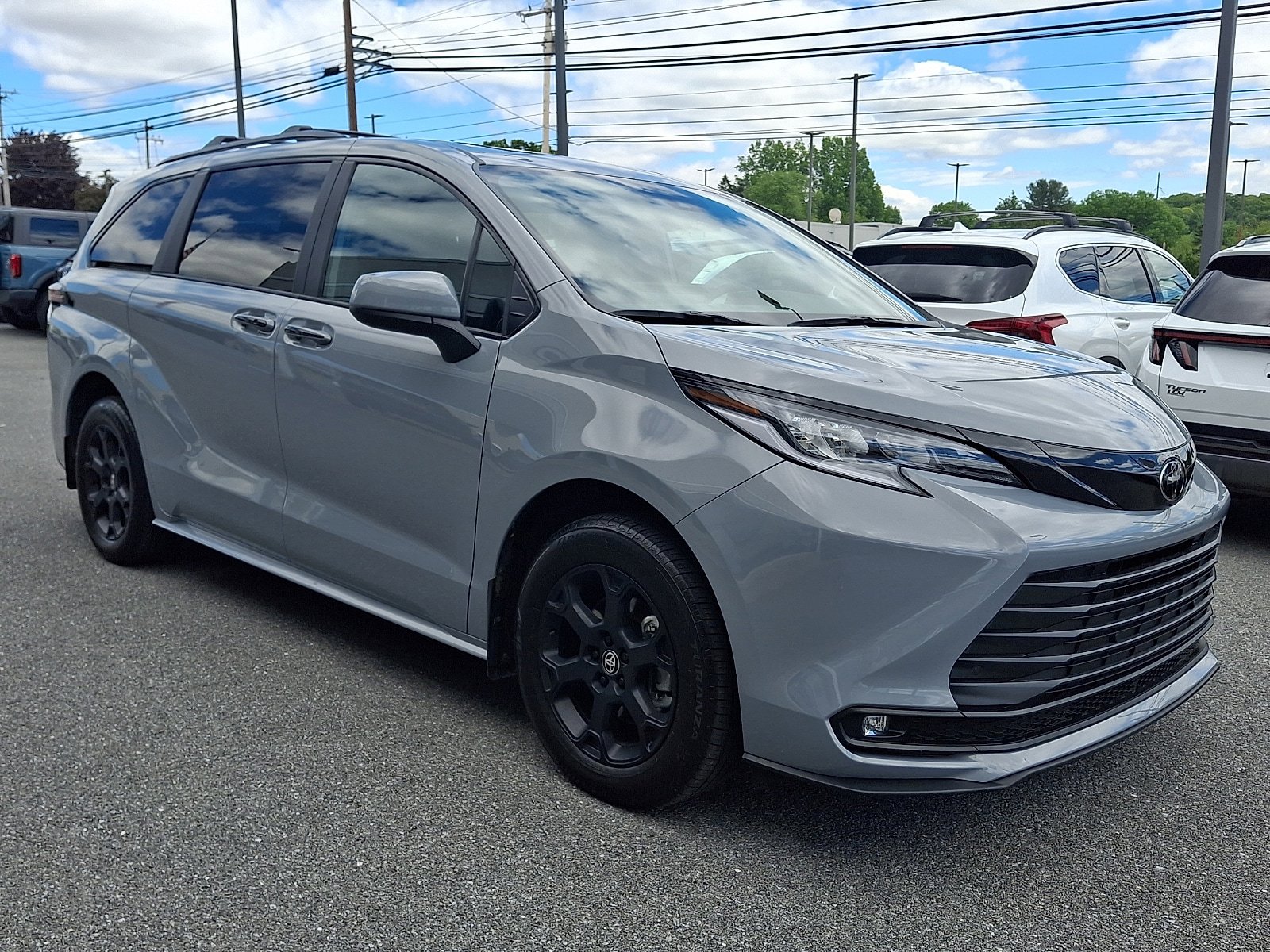 Used 2026 Toyota Sienna XLE Woodland Edition AWD/4WD image 3