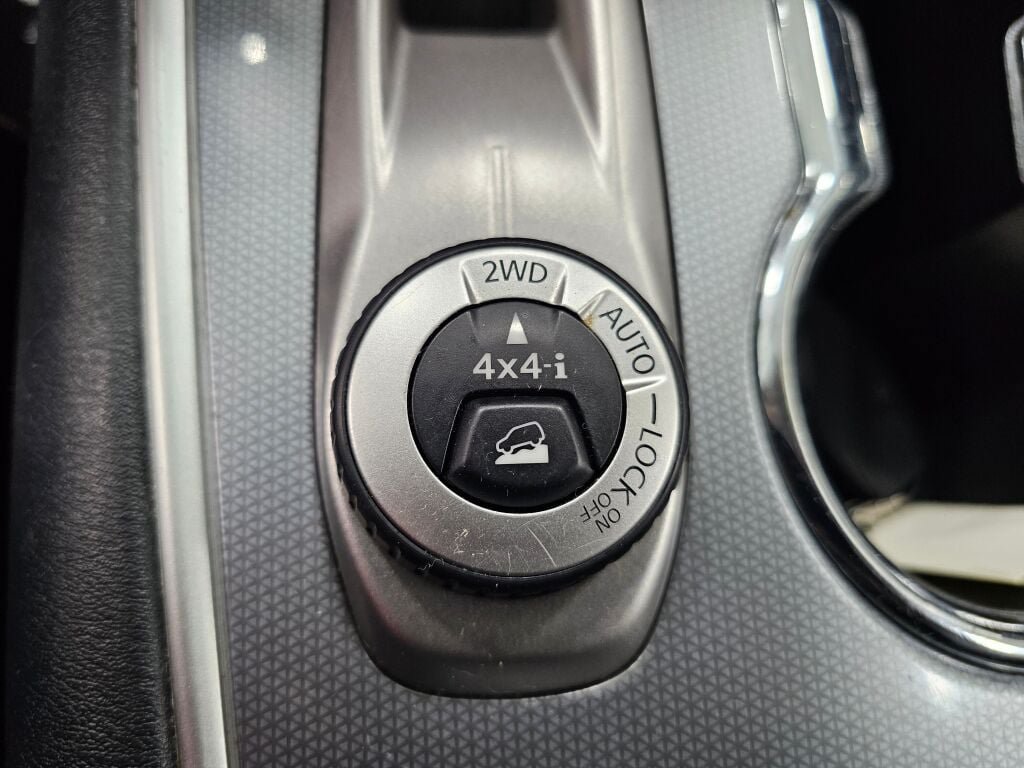 Used 2020 Nissan Pathfinder SL AWD/4WD image 28