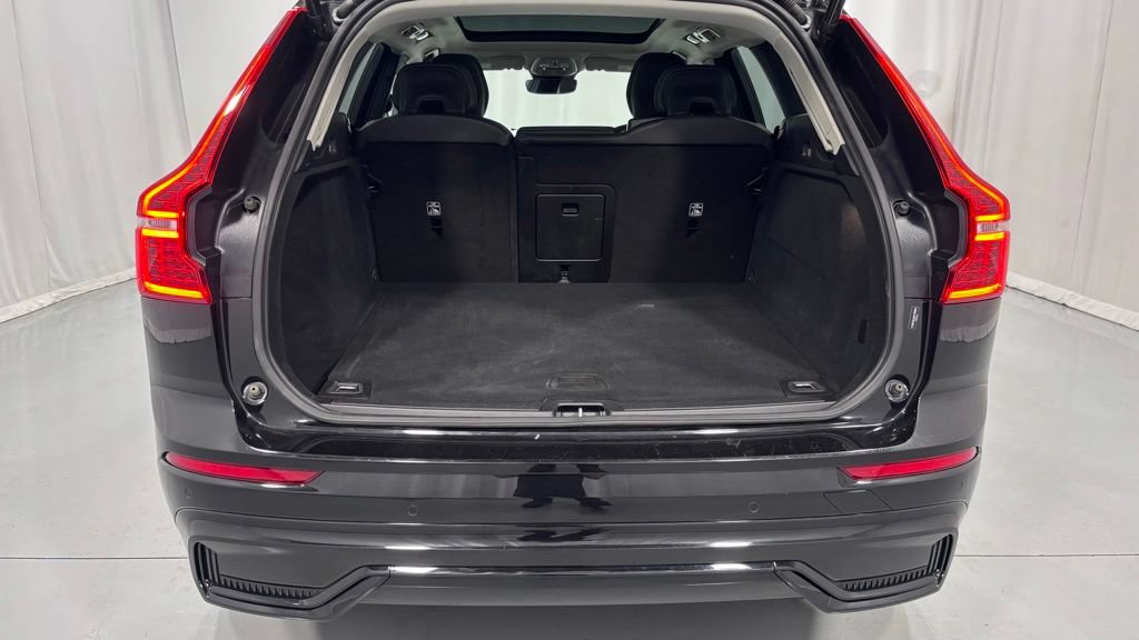 Certified 2025 Volvo XC60 B5 Core AWD/4WD image 28