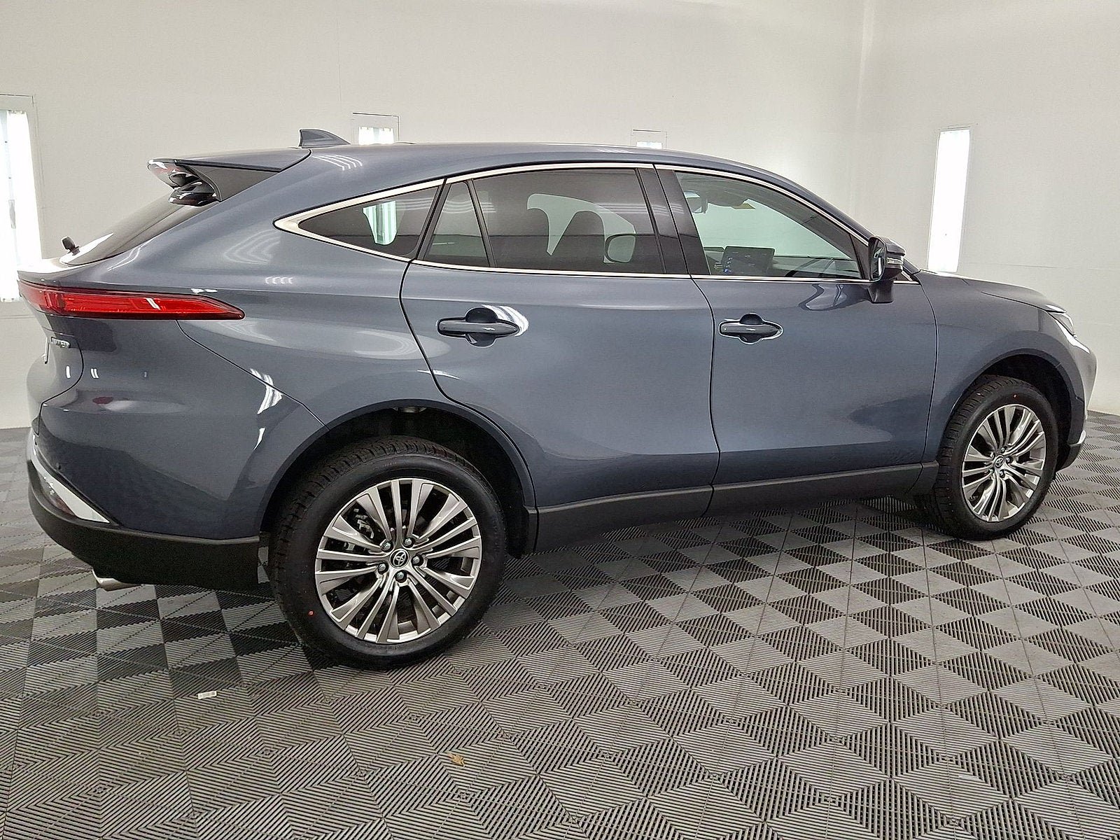Certified 2024 Toyota Venza Limited AWD/4WD image 18
