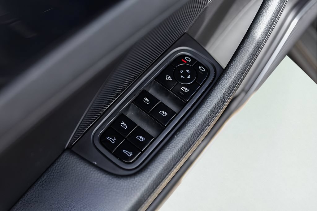 Used 2017 Porsche Panamera 4 AWD/4WD image 24
