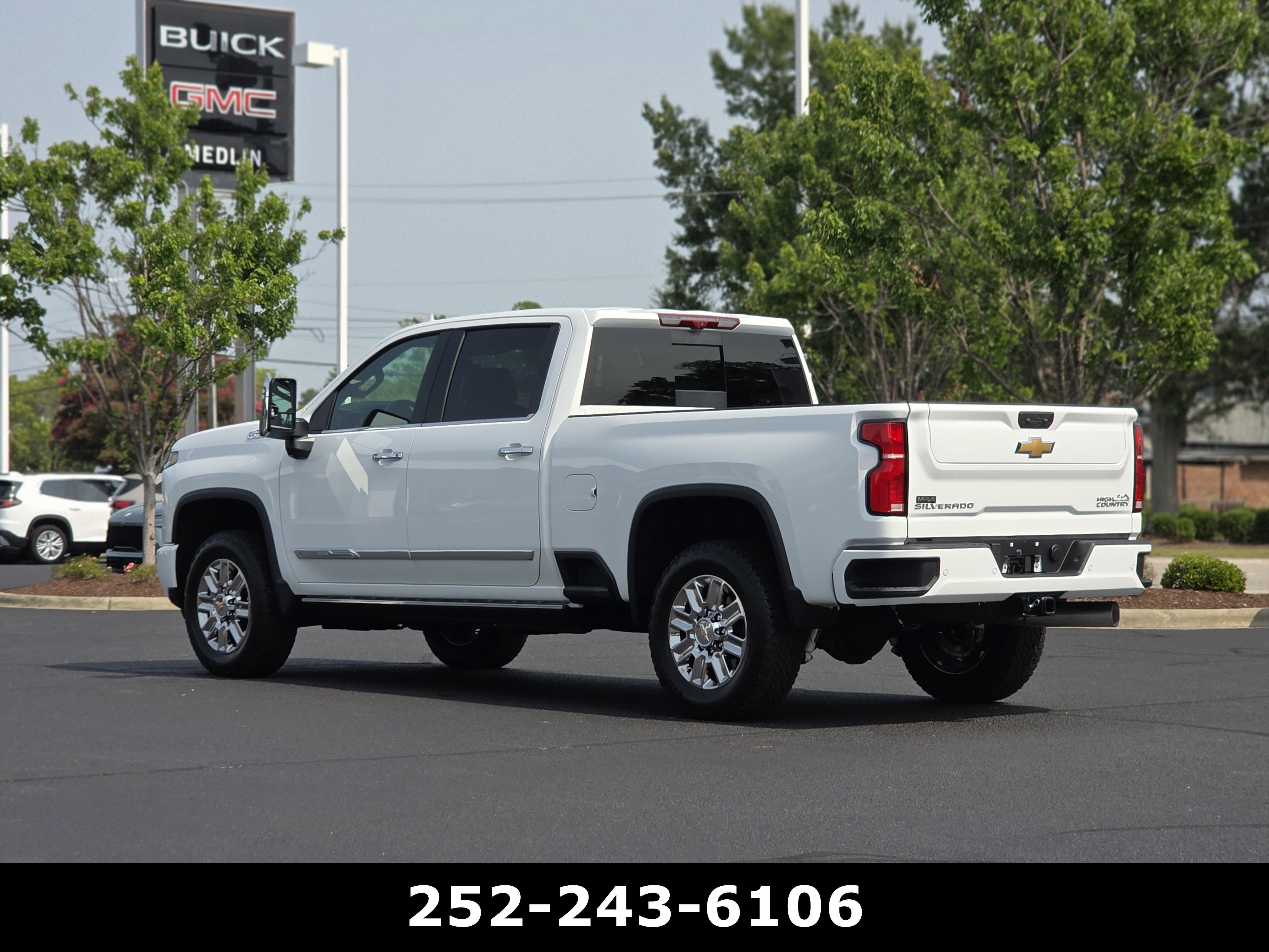 Used 2026 Chevrolet Silverado 2500 High Country w/ High Country Premium Package AWD/4WD image 5