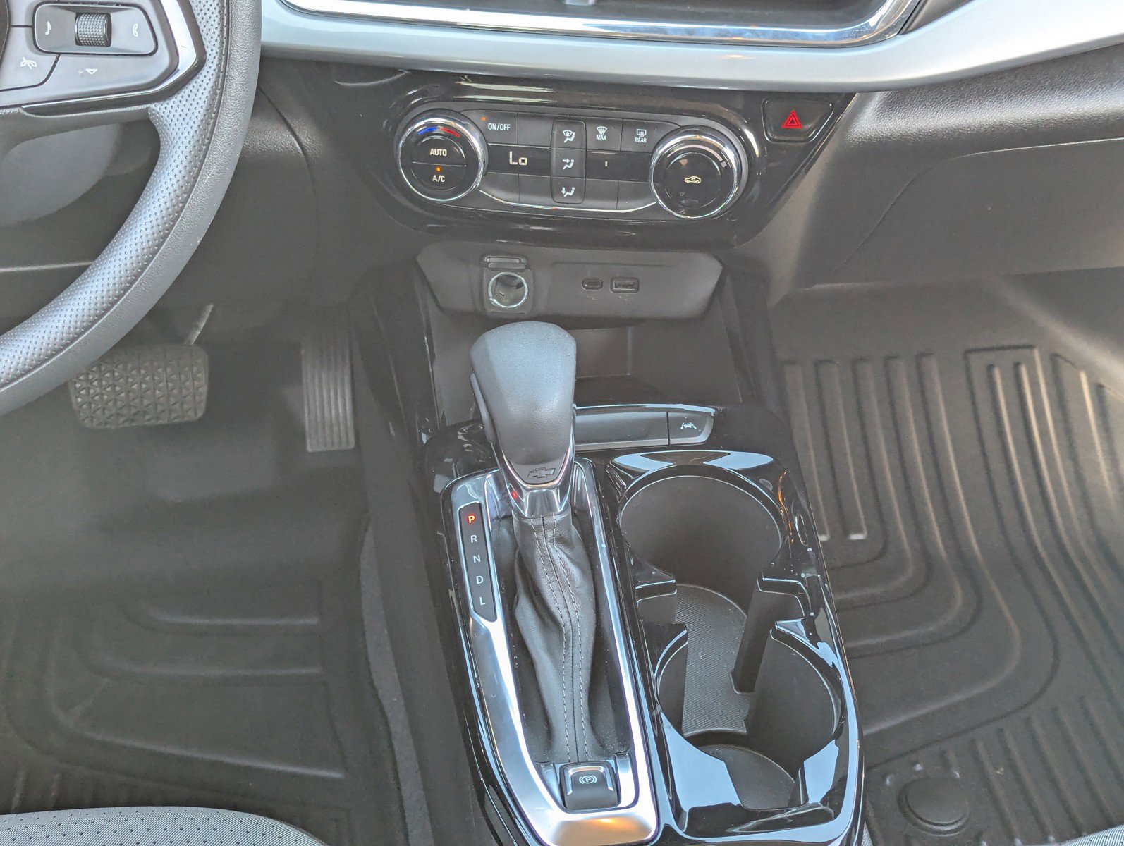 Certified 2025 Chevrolet Trax LT image 22