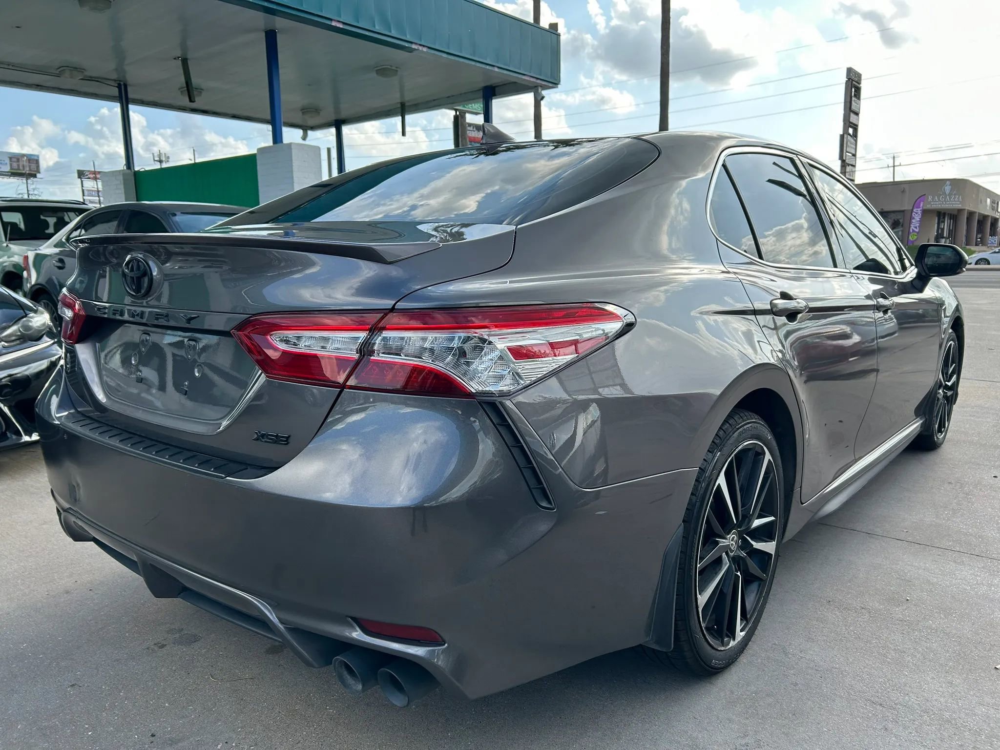 Used 2020 Toyota Camry XSE FWD image 5