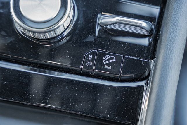 Used 2022 Jeep Grand Cherokee Overland w/ Luxury Tech Group IV image 32