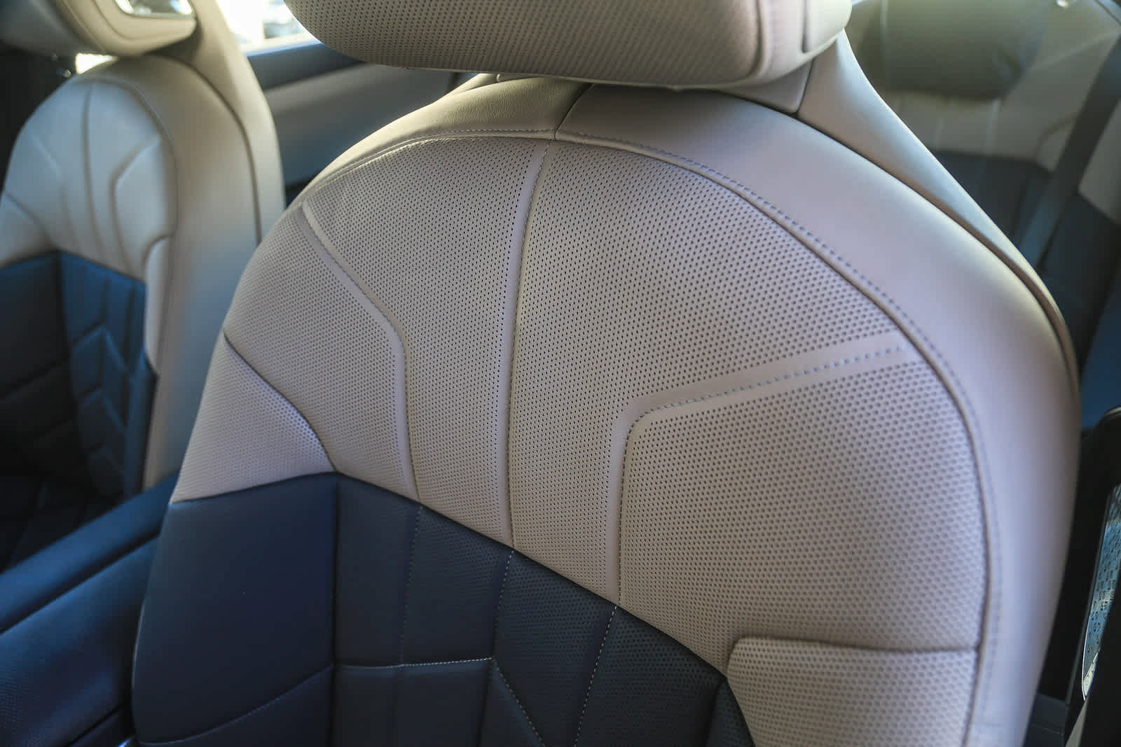 Used 2025 BMW i7 M70 w/ Executive Package image 21